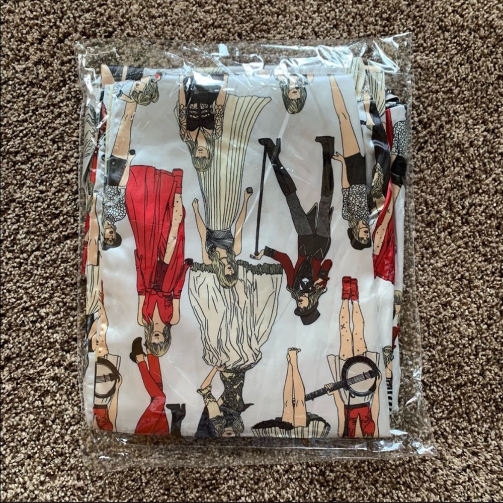 NEW Taylor Swift RED (Taylor’s Version) Eras Pajamas - Picture 7 of 11